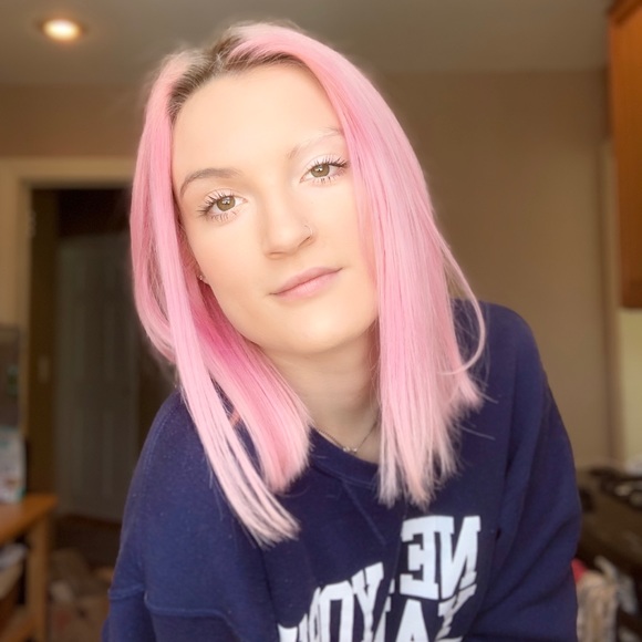 Profile Picture of Jackie Hawkins (@jackiehawkins_) on Poshmark