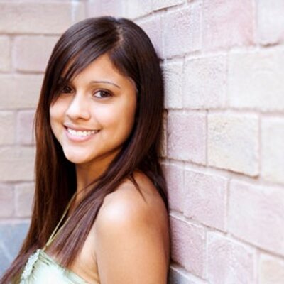 Profile Picture of Lizzy Hayes (@LizzyHayes1) on Twitter