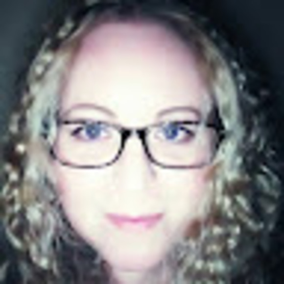 Profile Picture of Amanda Wolfe (@amandawolfe918) on Poshmark