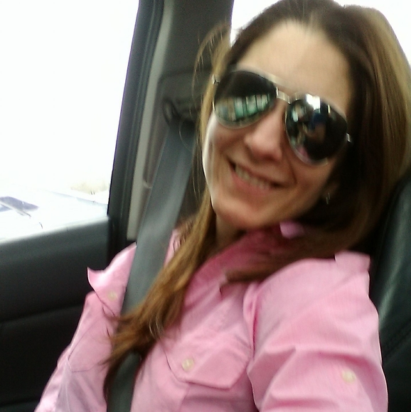 Profile Picture of Melanie Dickson (@melandgo77) on Poshmark