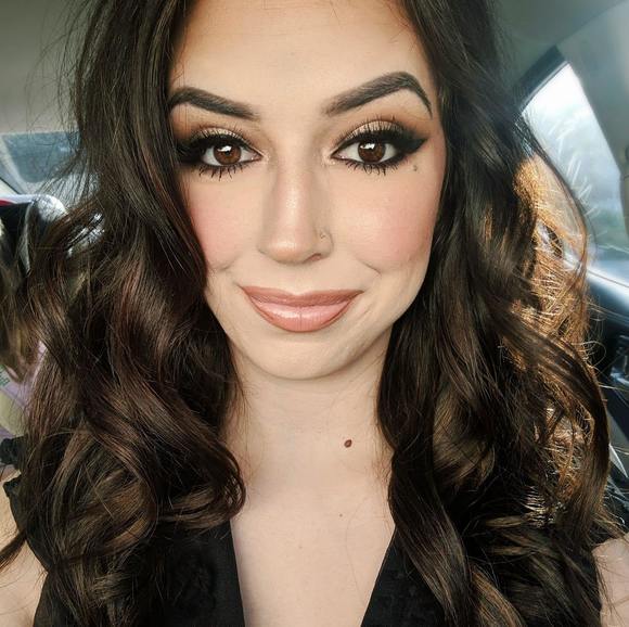 Profile Picture of Crissy Cox (@christinabcox) on Poshmark