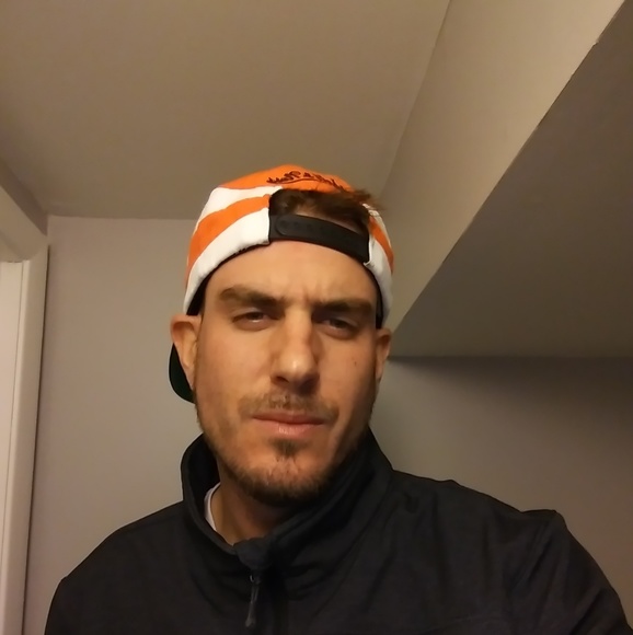 Profile Picture of Jason Broadbent (@jasonbroadbent6) on Poshmark