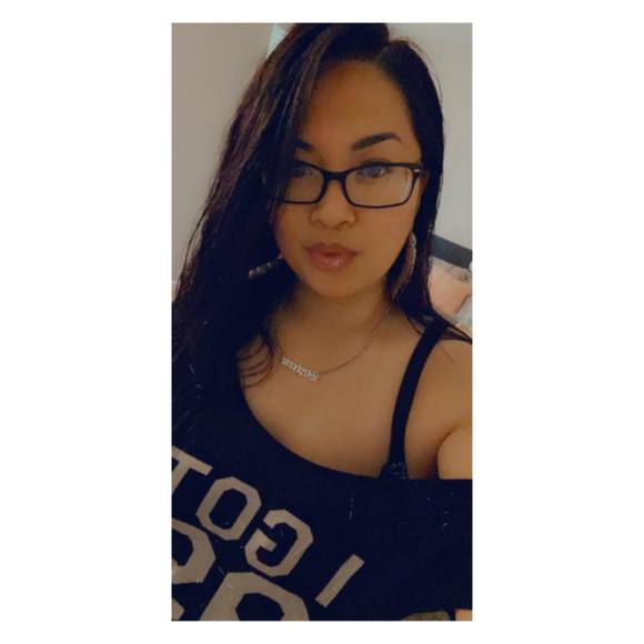 Profile Picture of Stephanie Ngaoluangrath (@khao85) on Poshmark