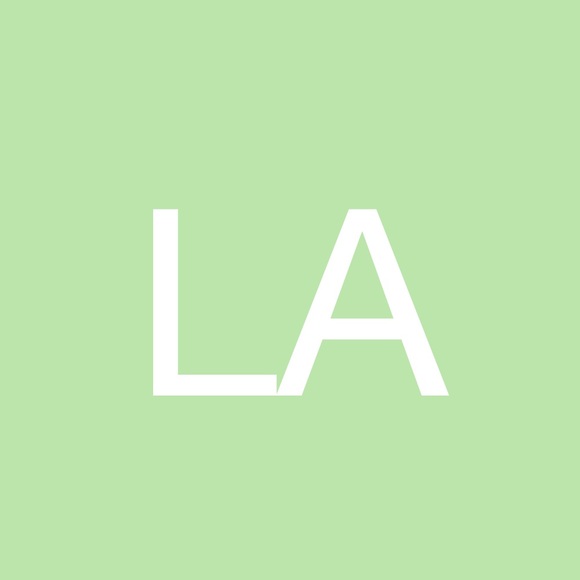 Profile Picture of Lisa Adornetto (@lisaadornetto) on Poshmark