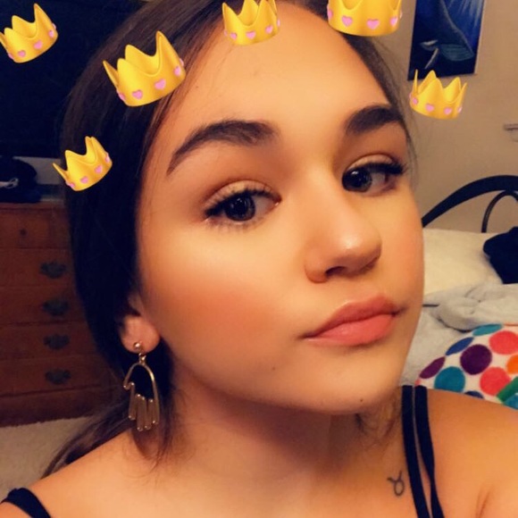 Profile Picture of Jacquelyn Rolaf (@jacquelynrolaf) on Poshmark