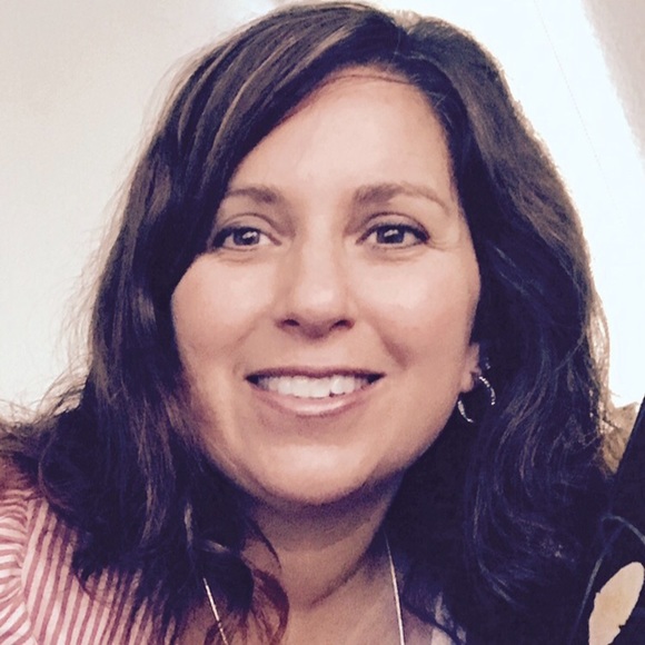 Profile Picture of Jessica Huebner (@jessihue) on Poshmark