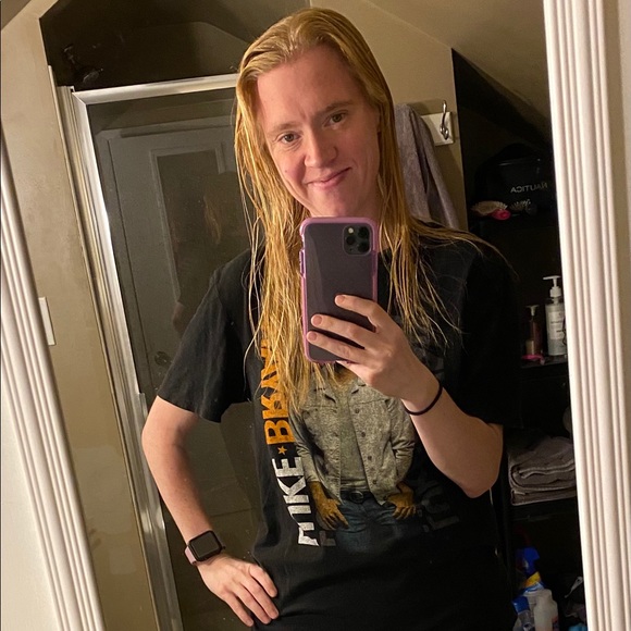 Profile Picture of Ashleigh Irvan (@ashee526) on Poshmark