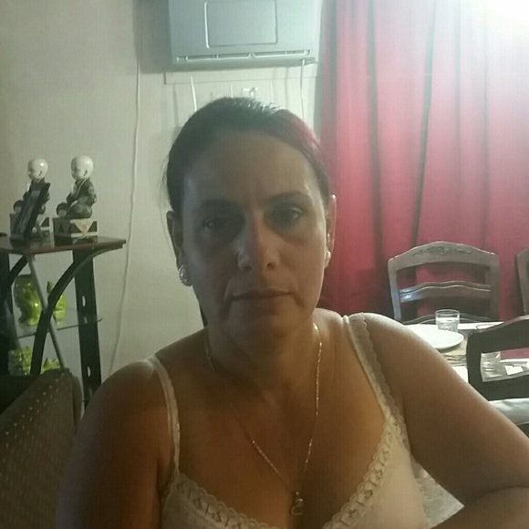 Profile Picture of Clara Gonzalez (@clarasotolongo) on Poshmark