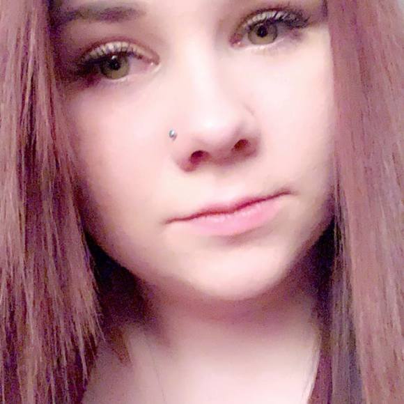 Profile Picture of Cheyenne Glascoe (@cheyenneglascoe) on Poshmark