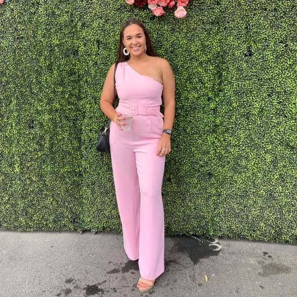 Profile Picture of Sophie Topping (@sophietopping) on Poshmark