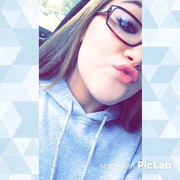 Profile Picture of Haley Warden (@hwarden3) on Poshmark