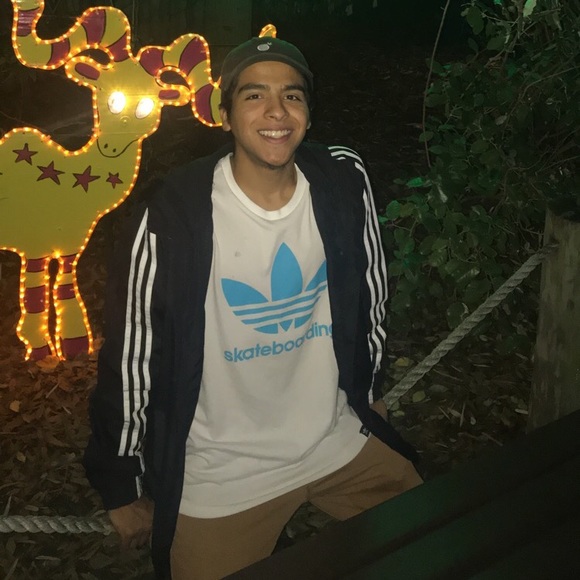 Profile Picture of Luis Resendez (@zedneser97) on Poshmark