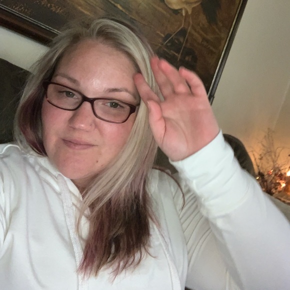 Profile Picture of Calye Goldman (@calyegoldman) on Poshmark