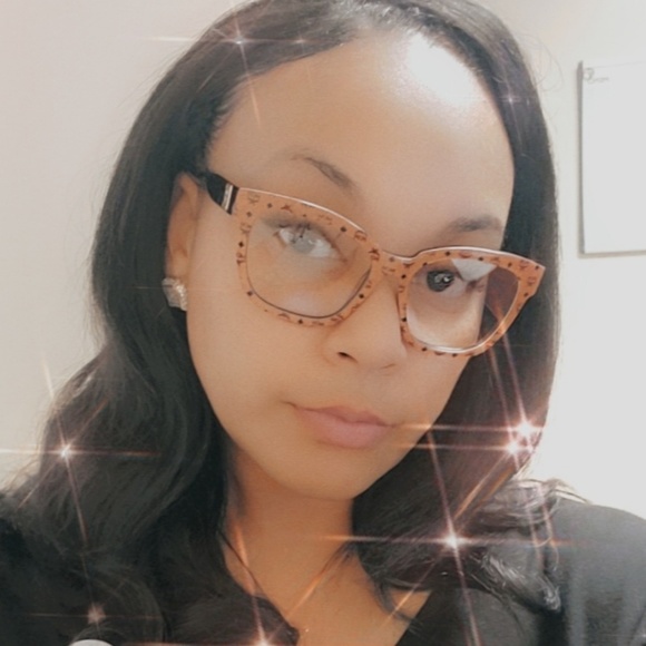 Profile Picture of Cherron Jones (@rayzcherry) on Poshmark