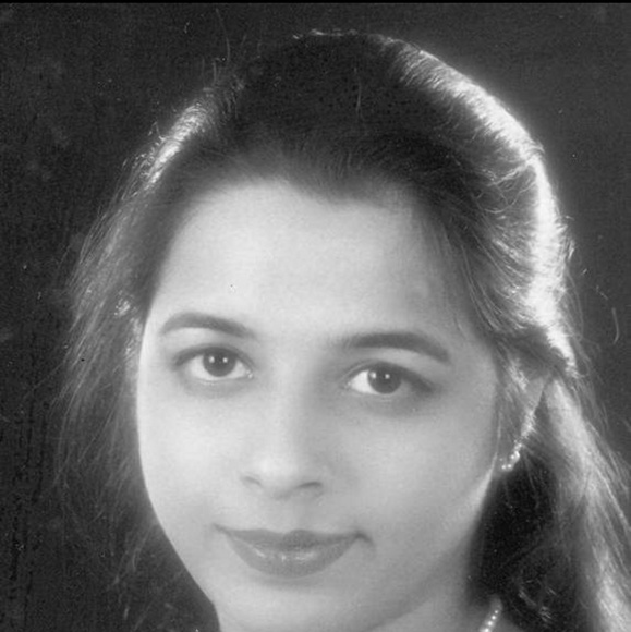Profile Picture of Dolly Anand (@dollyanand1806) on Poshmark