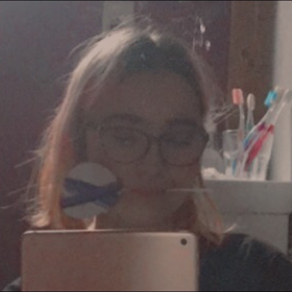 Profile Picture of Hailey Eddy (@isabellarumance) on Poshmark