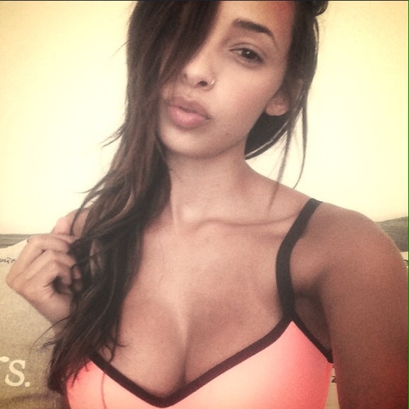 Profile Picture of Monique Darosa (@emilyn76) on Poshmark