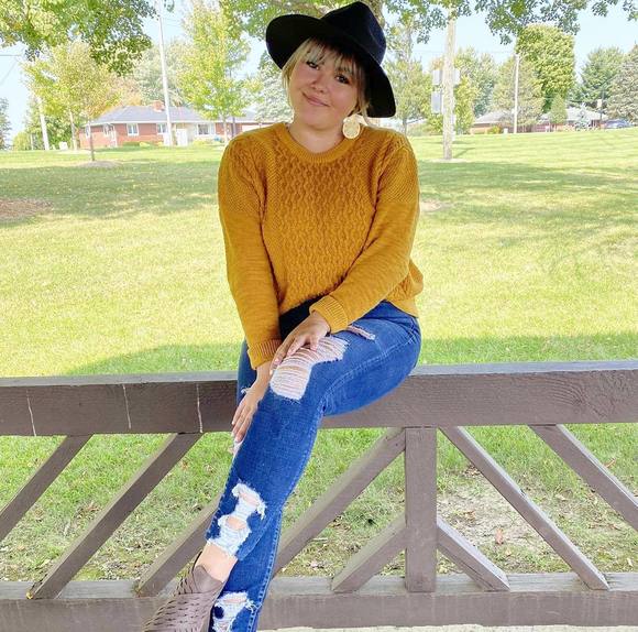 Profile Picture of Sam Jennerjohn (@sjennerjohn) on Poshmark