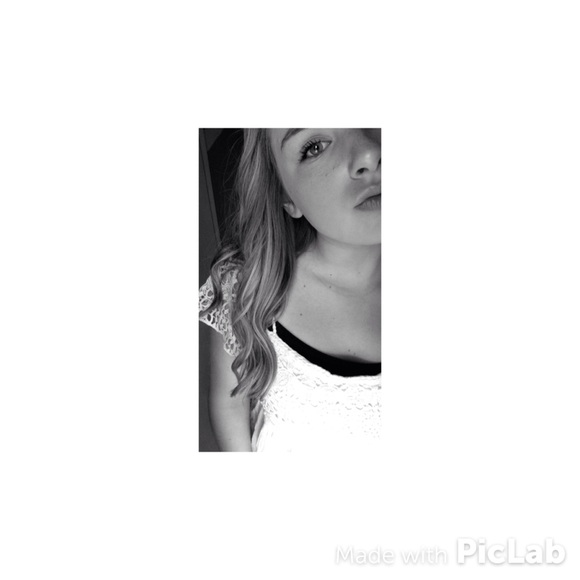 Profile Picture of Michaela Beck (@michaelabeck02) on Poshmark