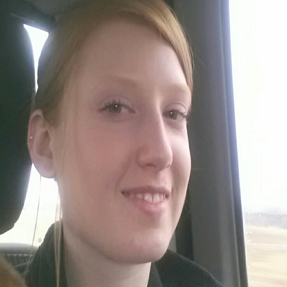 Profile Picture of Danielle Lint (@danielle_lint) on Poshmark