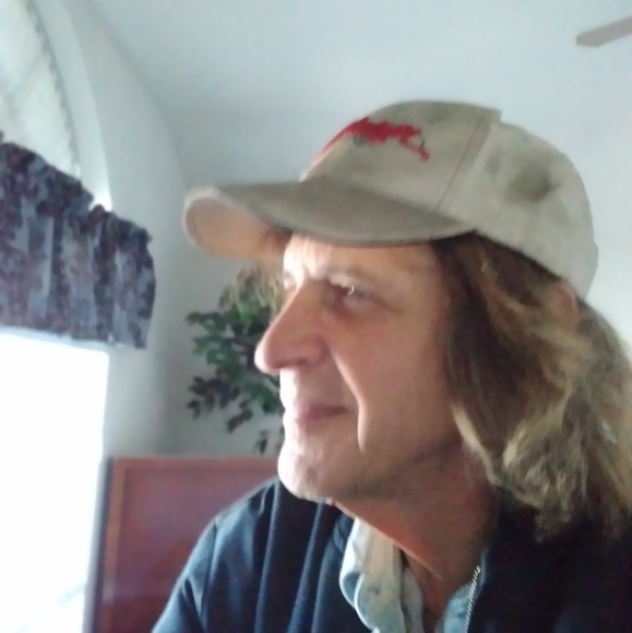 Profile Picture of Paul Rebeles (@paulrebeles) on Poshmark