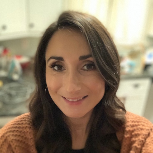 Profile Picture of Amanda Swasey (@vasqueam) on Poshmark