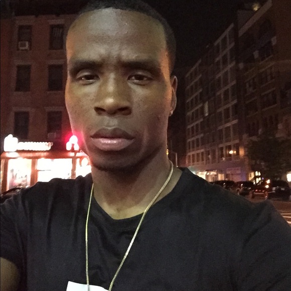 Profile Picture of David Dawson (@wavydavey718) on Poshmark