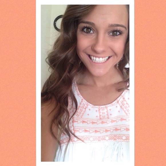 Profile Picture of Hailee Frencken (@hfrencken) on Poshmark