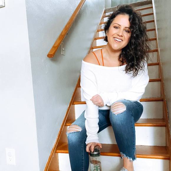 Profile Picture of Alessandra Greszler (@agreszler) on Poshmark