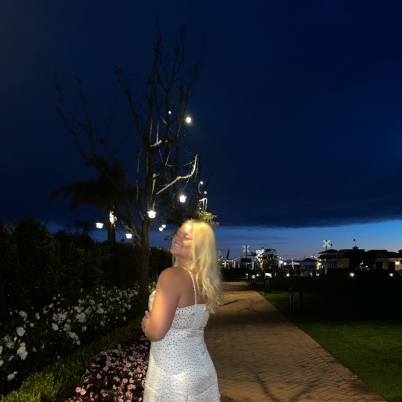 Profile Picture of Mary Sawlaw (@marysawlaw) on Poshmark