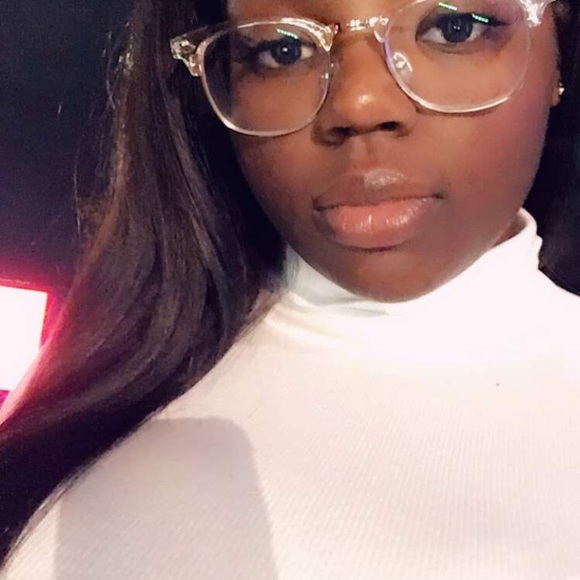 Profile Picture of Janelle Raymond (@jraymond1102) on Poshmark