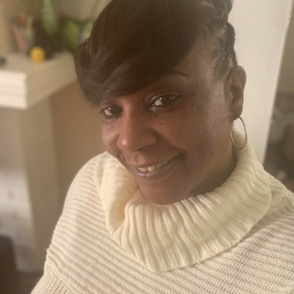 Profile Picture of Gale Shivers-simpson (@simpsongale50) on Poshmark