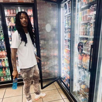 Profile Picture of 😷 (@TalkToContact) on Twitter