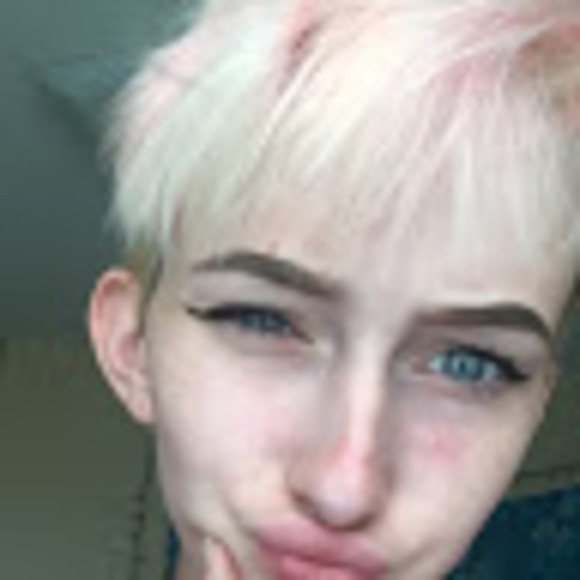 Profile Picture of Leah Uplinger (@leahuplinger) on Poshmark