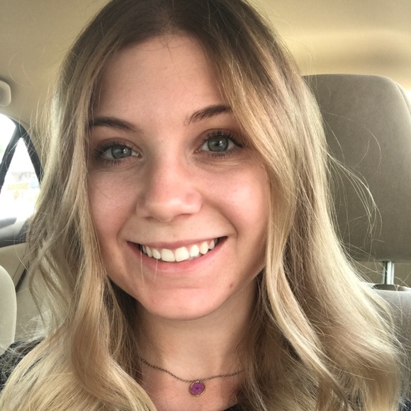 Kiersten Mann - Poshmark Profile Picture of Kiersten Mann (@kiemann) on Poshmark