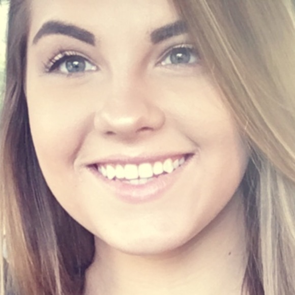 Profile Picture of Kailee Wojnowski (@kwojnowski) on Poshmark