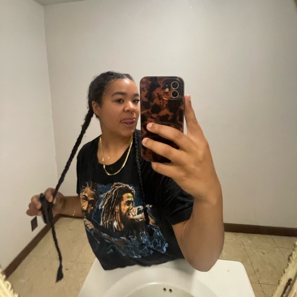 Profile Picture of Izabella Hammans (@izabellahammans) on Poshmark