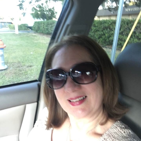 Profile Picture of Angela Acosta (@angelitaacosta1) on Poshmark