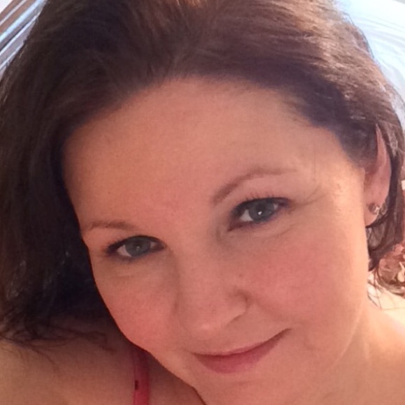 Profile Picture of Angela Gould (@edtech) on Poshmark