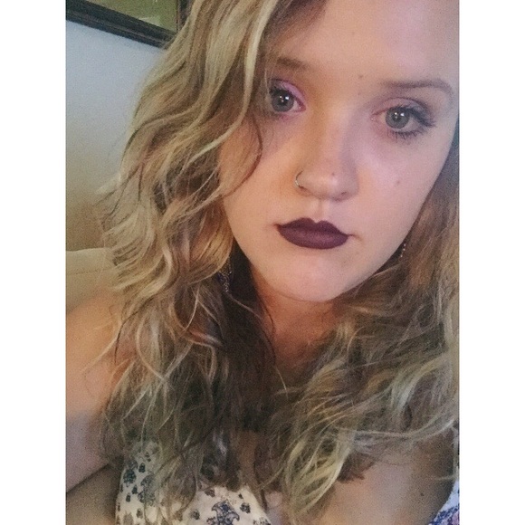 Profile Picture of Krissy Lowndes (@kristenlea94) on Poshmark