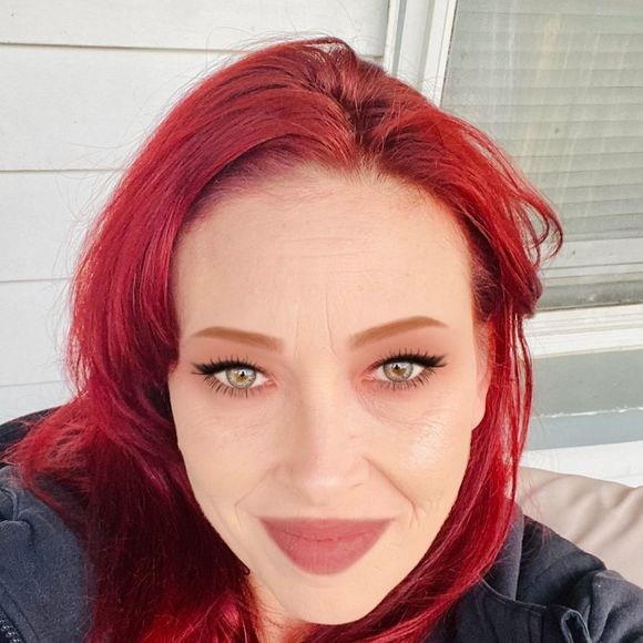 Profile Picture of Jessica Maroni (@jessicamaroni) on Poshmark