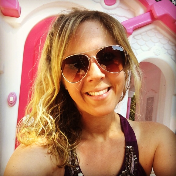 Profile Picture of Cassie Fitzpatrick (@cassb0626) on Poshmark