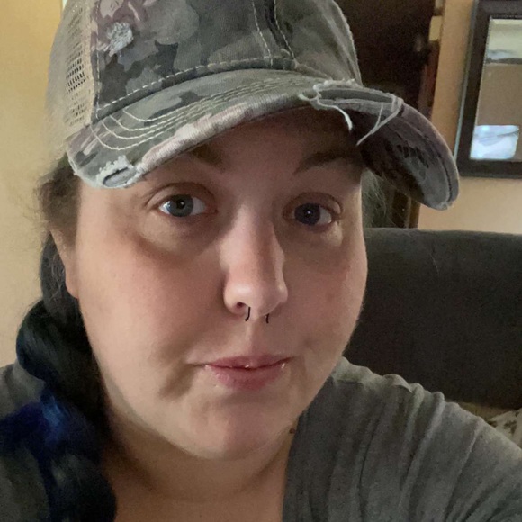 Profile Picture of Codie Nelson (@codierae1984) on Poshmark