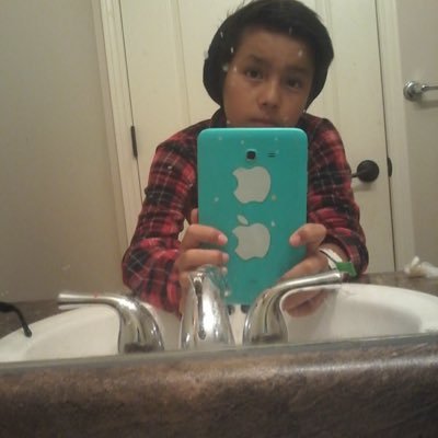 Profile Picture of Crystal Buxton (@BAEESQUAD) on Twitter