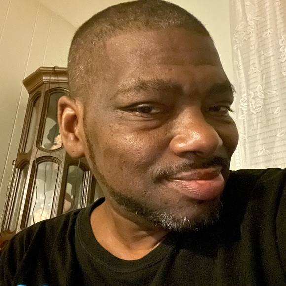 Profile Picture of Demetris Henderson (@demetrishend748) on Poshmark