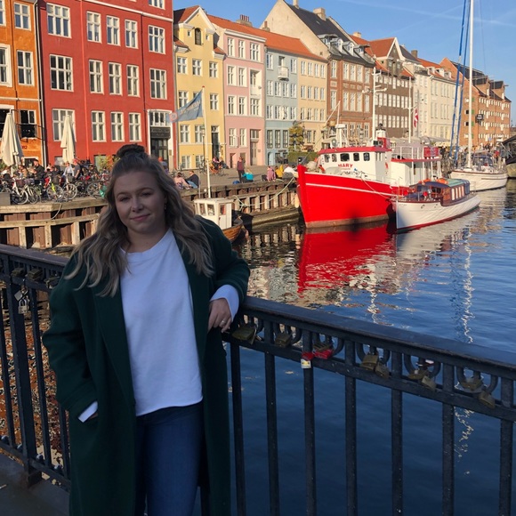 Profile Picture of Whitney Kubek (@wekubek) on Poshmark