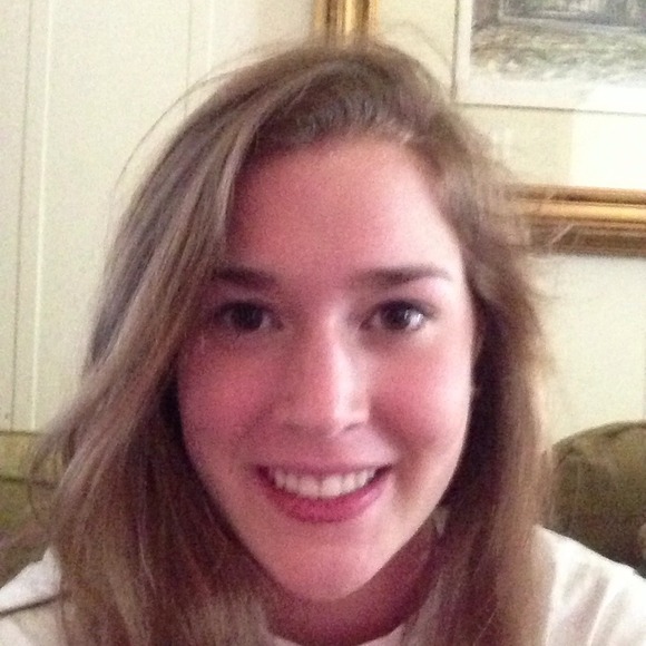 Profile Picture of Katie Sinclair (@katiesinclair14) on Poshmark