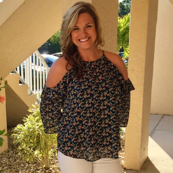 Profile Picture of Aeriel Cauffman (@aeri_el) on Poshmark
