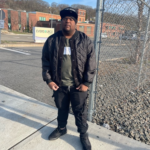 Profile Picture of Daniel Valencia caicedo (@danielvalenc986) on Poshmark