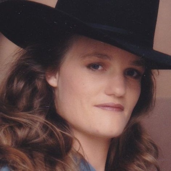 Profile Picture of Audrey Thomas (@audthomas69) on Poshmark